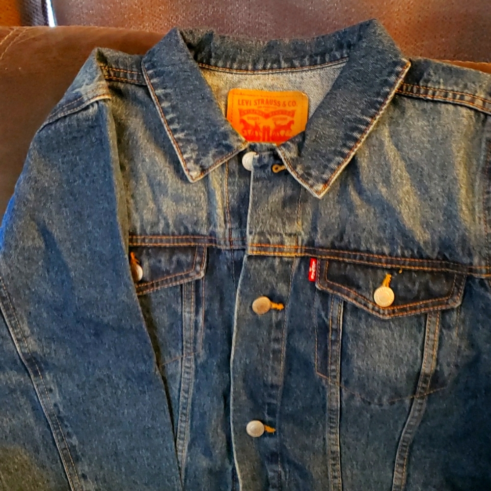 LEVIS DENIM JACKET